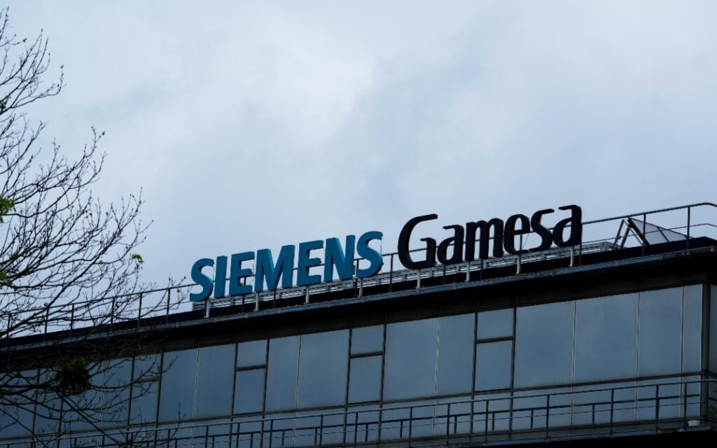 AI/ML Internship at Siemens Gamesa – 2025 Work on real-world ML automation in the renewable energy sector. 📍 Location: Bengaluru 🎓 Eligibility: Final-year BTech/BE (2025–26) 🛠️ Tools: Python, Excel, Scikit-learn 💡 Work with global teams on wind energy innovation 🔗 𝗔𝗽𝗽𝗹𝘆 𝗻𝗼𝘄 – 𝗗𝗲𝘁𝗮𝗶𝗹𝘀 𝗵𝗲𝗿𝗲